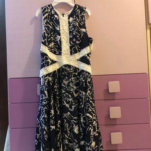 Beautiful ivanka trump dress. (Size 4)